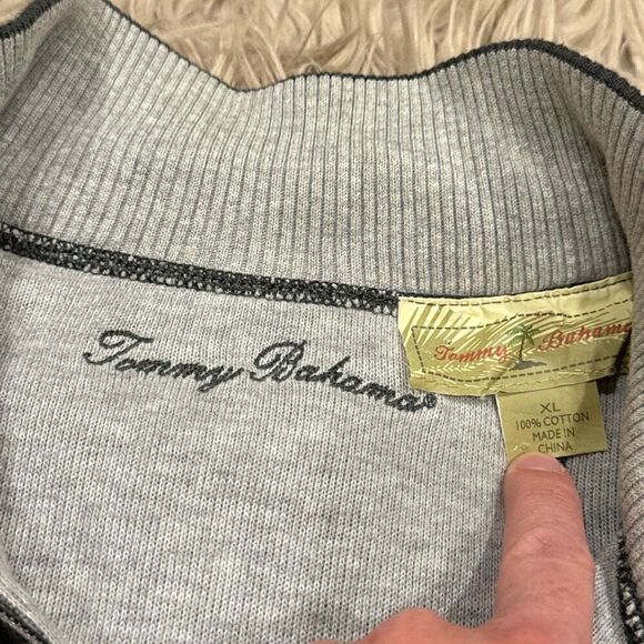 Tommy Bahama sweater size XL - Picture 2 of 3
